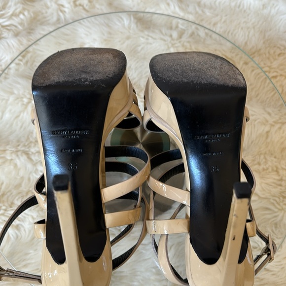 Saint Laurent Paris Bianca
Beige Patent Leather Sandals - Picture 5 of 12